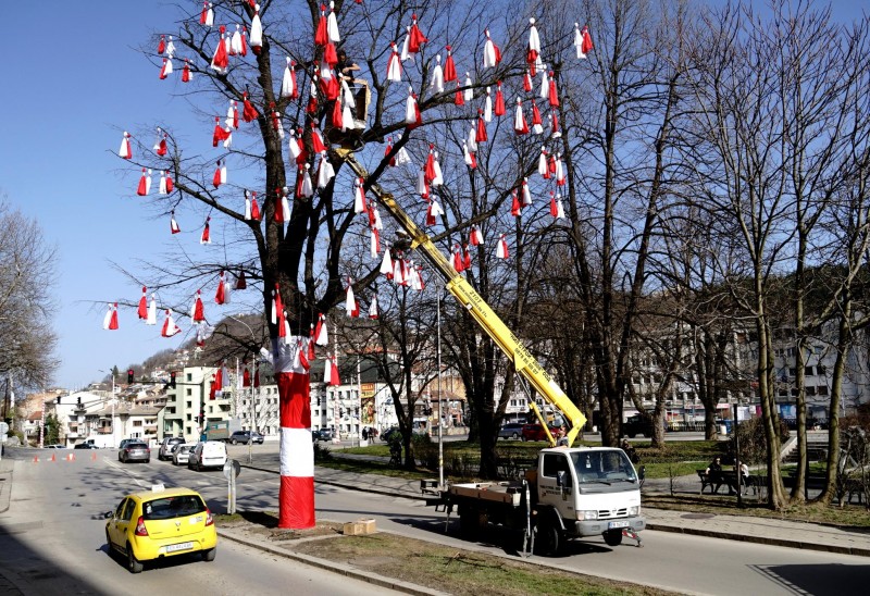 Снимка за Отвънка ухае на пролет…