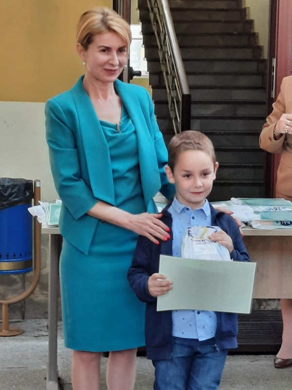 Снимка за Таня Христова отличи малките художници в общинс...