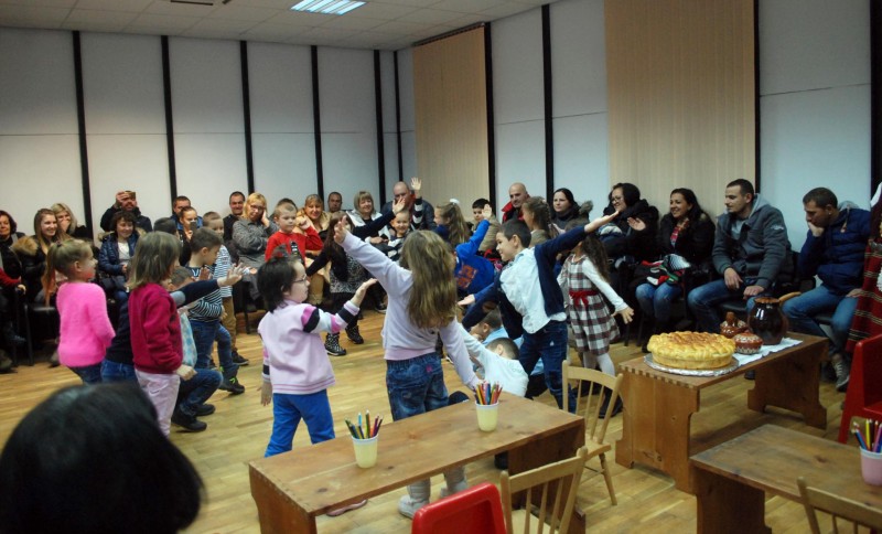 Снимка за Публичен урок "Семейството - корени и криле" в ...