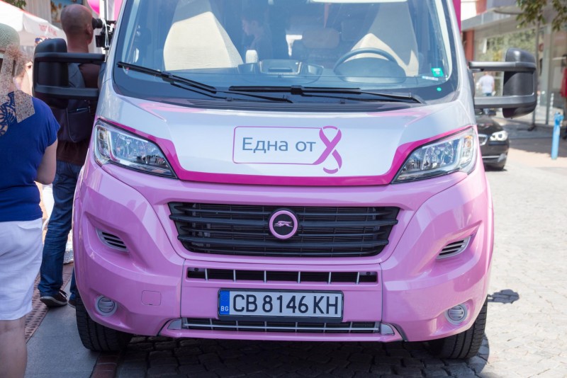 Снимка за Розовият кемпер на „Една от 8“ ще посети Габрово