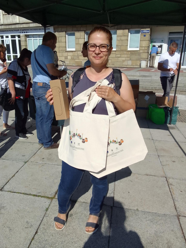 Снимка за 127 габровци получиха наградите си от вендиг си...