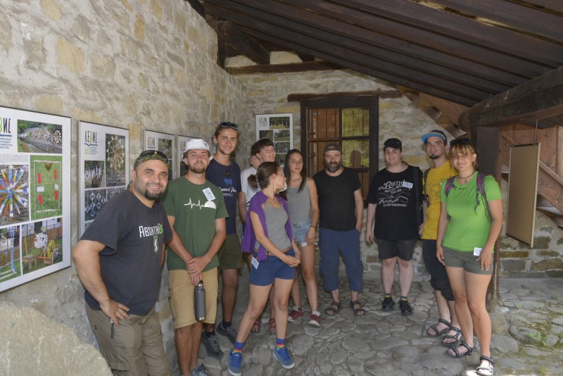 Снимка за Традиционната българска шевица вдъхновява участ...