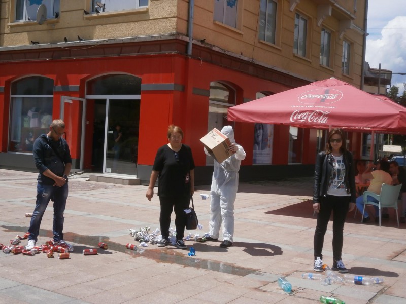 Снимка за Четирима габровци бяха затрупани от отпадъци в ...