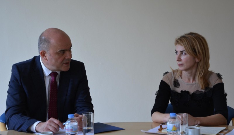 Снимка за Кметът на Габрово Таня Христова и министър Бисе...