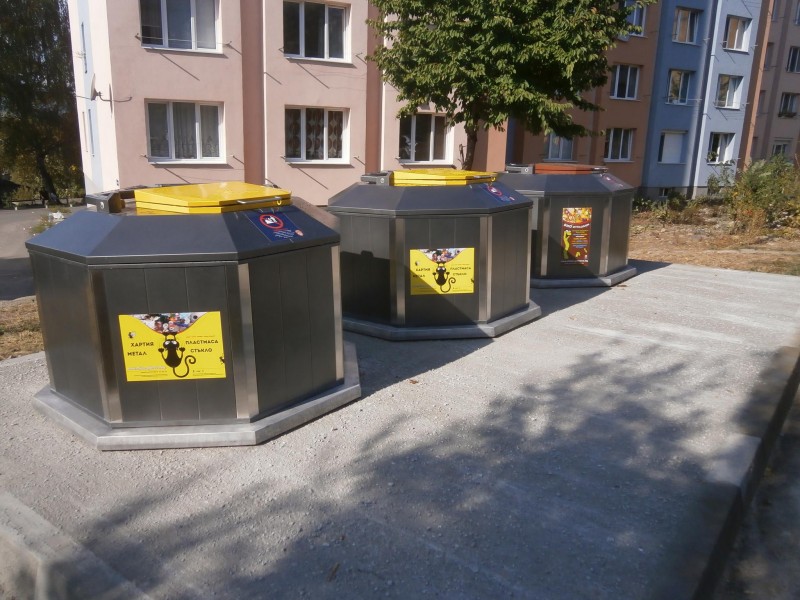 Снимка за Нови четири площадки с подземни контейнери в Га...