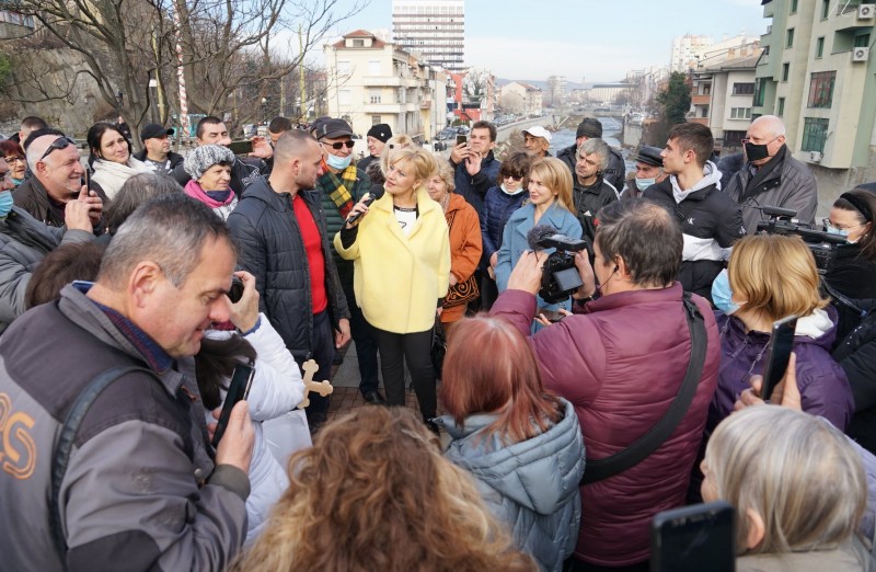 Снимка за Мартин Костов извади кръста на Богоявление, кме...