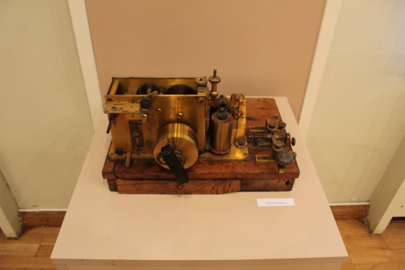 Снимка за  150 години от първия кабинет по физика и прино...