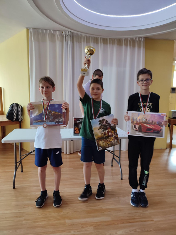 Снимка за Две купи, два златни медала и един сребърен дон...