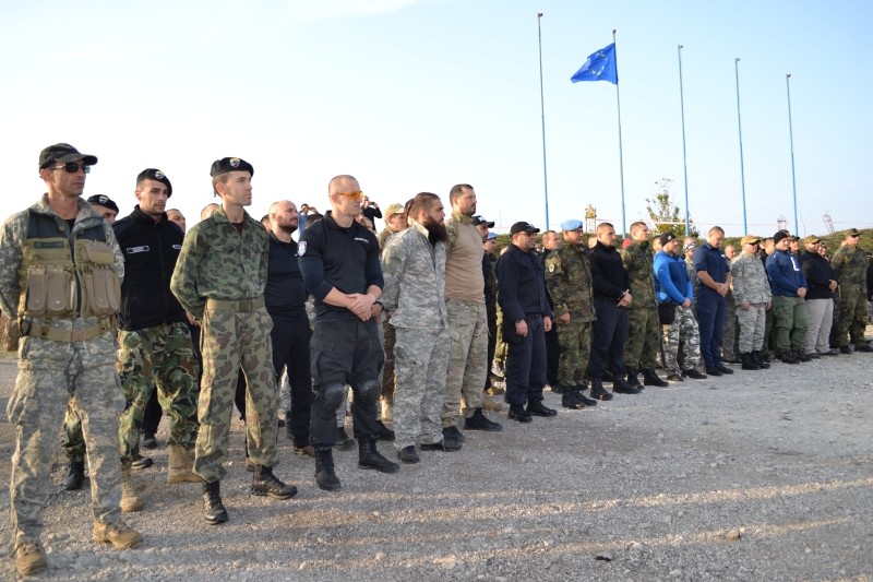 Снимка за Командоси почетоха паметта на загиналите в Ирак...