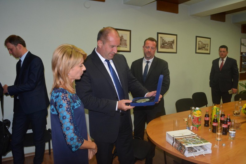 Снимка за Президентът Радев пожела да посети Габрово отново