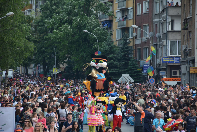 Снимка за Ако успееш до сълзи да ни разсмееш