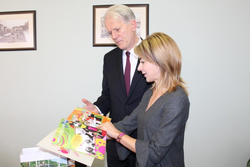 Снимка за Посланикът на Франция в България Ерик Льобедел:...