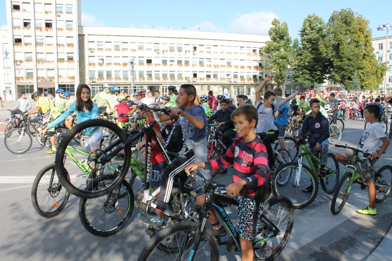 Снимка за Осем проектни предложения по Програма „Младежки...