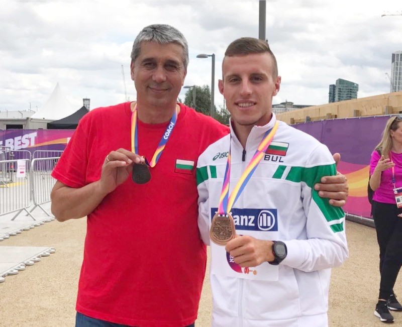 Снимка за Християн Стоянов, който стана трети в света, от...