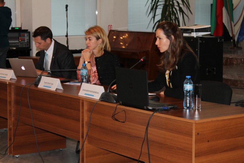 Снимка за Д-р Анна - Мари Виламовска: Може би миналото е ...