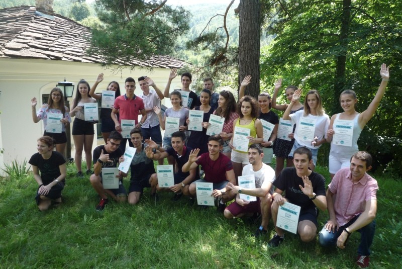 Снимка за 24 младежи от страната откриха тайните на успеш...