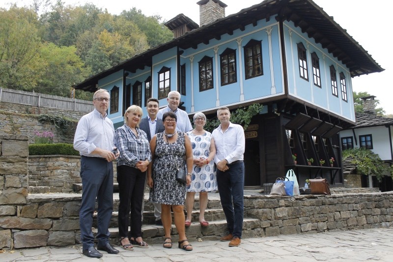 Снимка за Представители на Комисията по култура и образов...