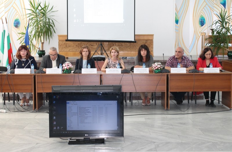 Снимка за Учители, педагози и образователни експерти от Г...