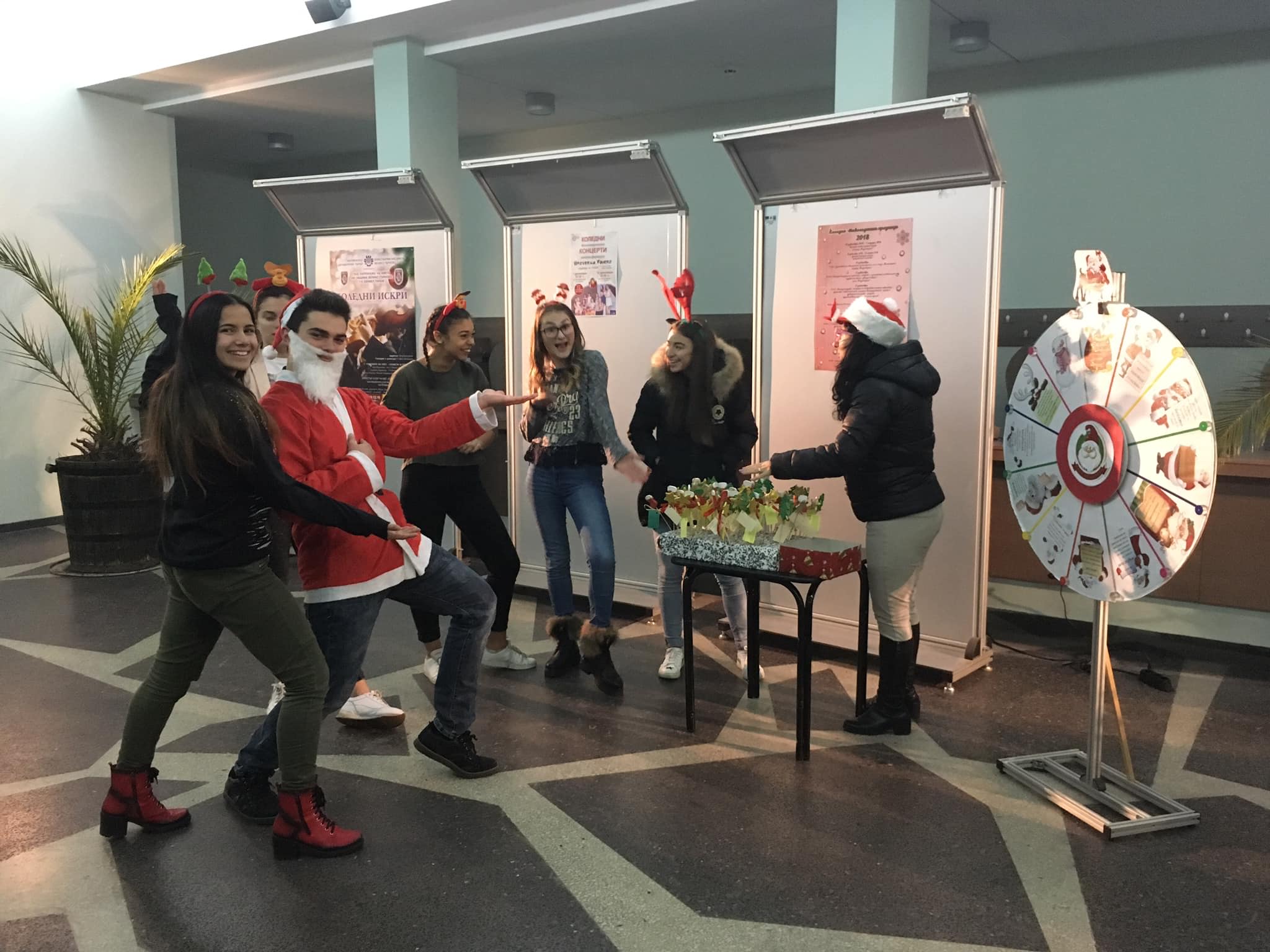 Снимка за "Ангелски сърца" в подкрепа на "Коледни внучета"