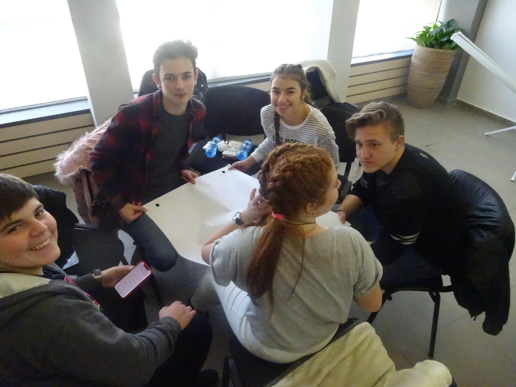 Снимка за „Извън мрежата на матрицата“