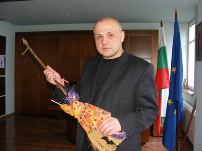 Снимка за Кметът влиза в реката в събота