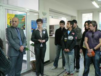 Снимка за Кметът преподава в последния час по предмета „С...