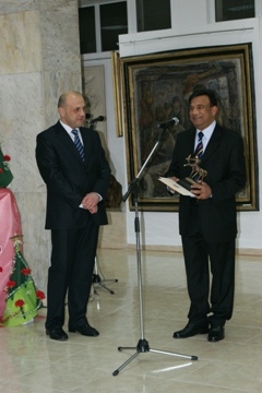 Снимка за Мохамед Надим получи годишната награда на Общин...