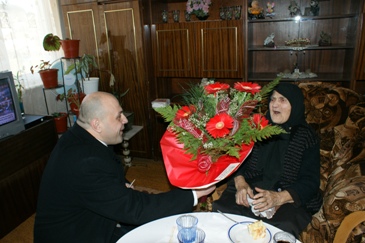 Снимка за Кметът Томислав Дончев поздрави столетницата ба...