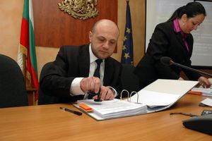 Снимка за Подписан договор за проекта за свлачището в Лисец