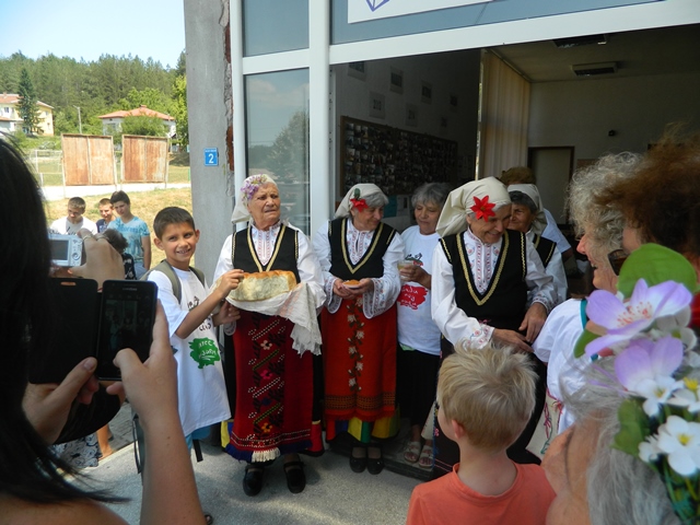 Снимка за „Приеми ме на село” – Джуниър продължава в село...