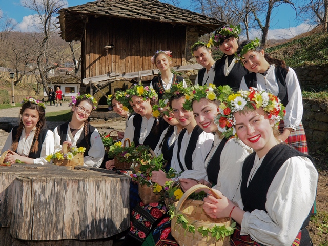 Снимка за Три възстановки на обичая Лазаруване предлага Е...