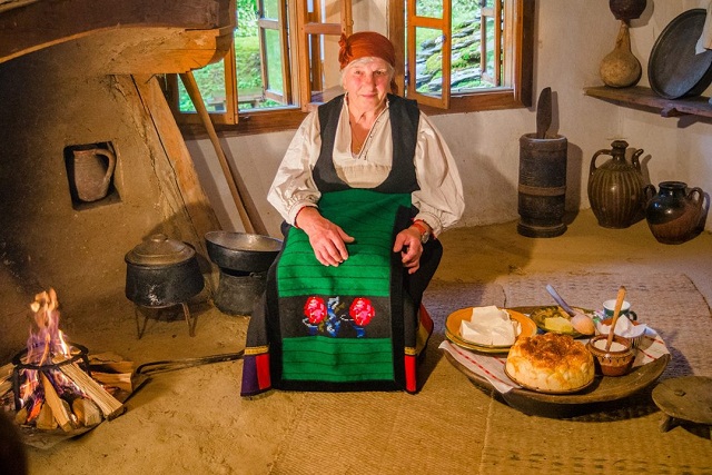Снимка за Днес в ЕМО „Етър” може да опитате традиционното...