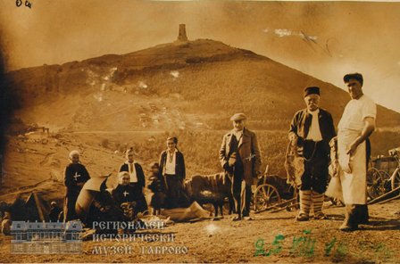 Снимка за Семейна история, разказана със снимки, картички...