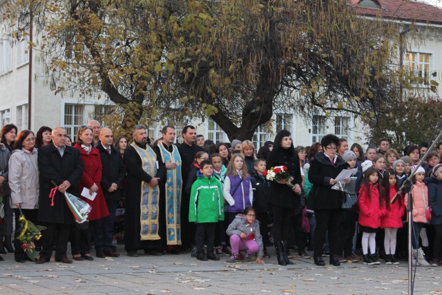 Снимка за Габровци почетоха народните будители с откъс от...