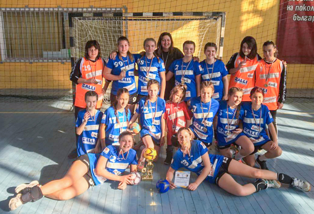 Снимка за Хандбалистките на „Бъки“ взеха трета Купа България