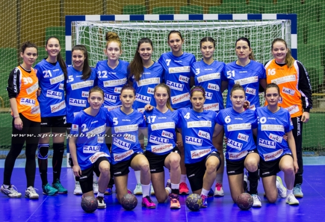 Снимка за „Бъки“ отнесе „Шумен 98“ и „Ники спорт“ на стар...