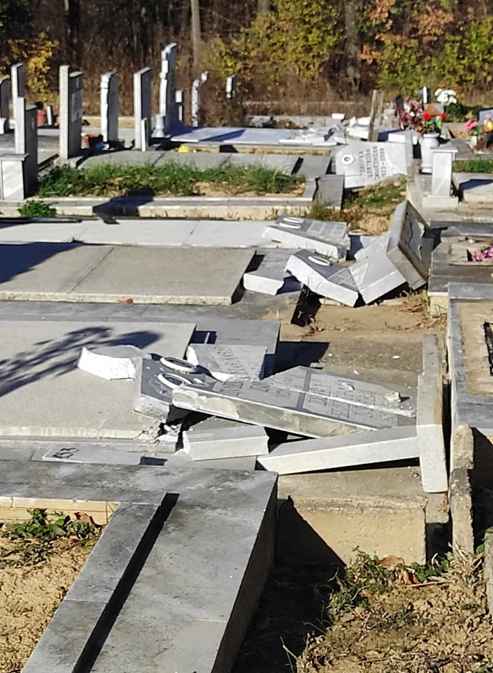 Снимка за Скандален вандализъм на габровския гробищен пар...