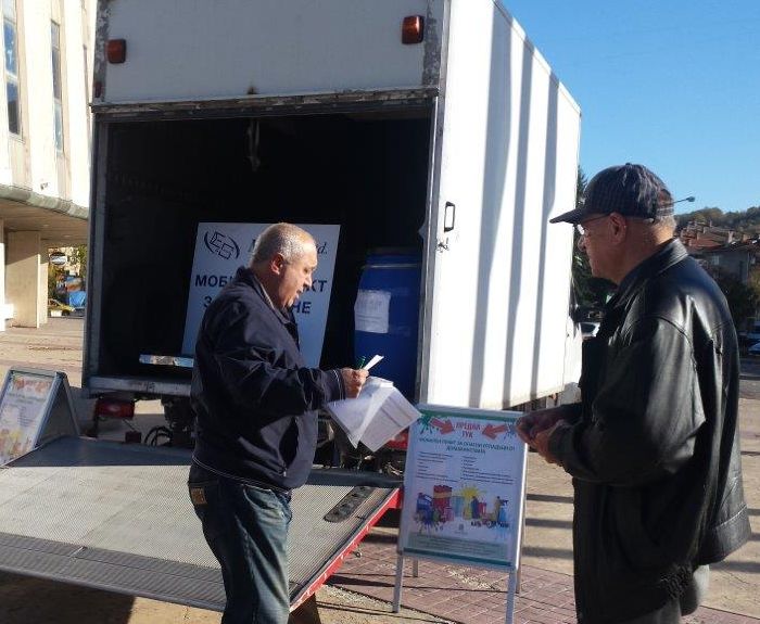 Снимка за С 340 кг опасни отпадъци намалихме риска за здр...