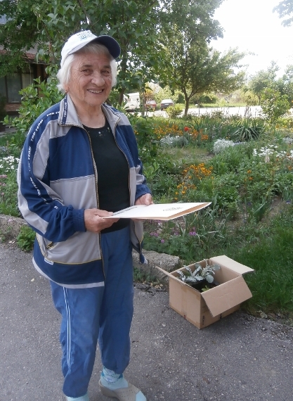 Снимка за Цветята са нейният живот