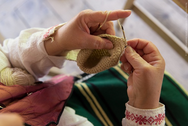 Снимка за Световeн ден на плетенето в ЕМО "Етър"