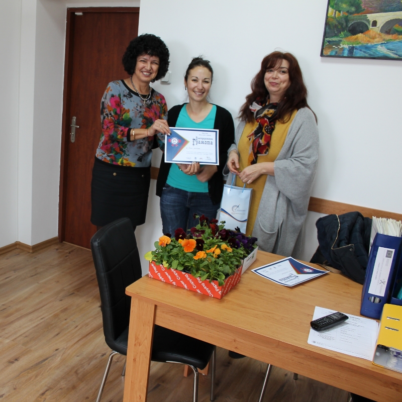 Снимка за Центърът за работа с доброволци награди участни...